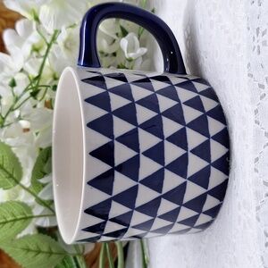 🛍2/$15🛍 #AAU Indigo Blue and White Geometric Mug